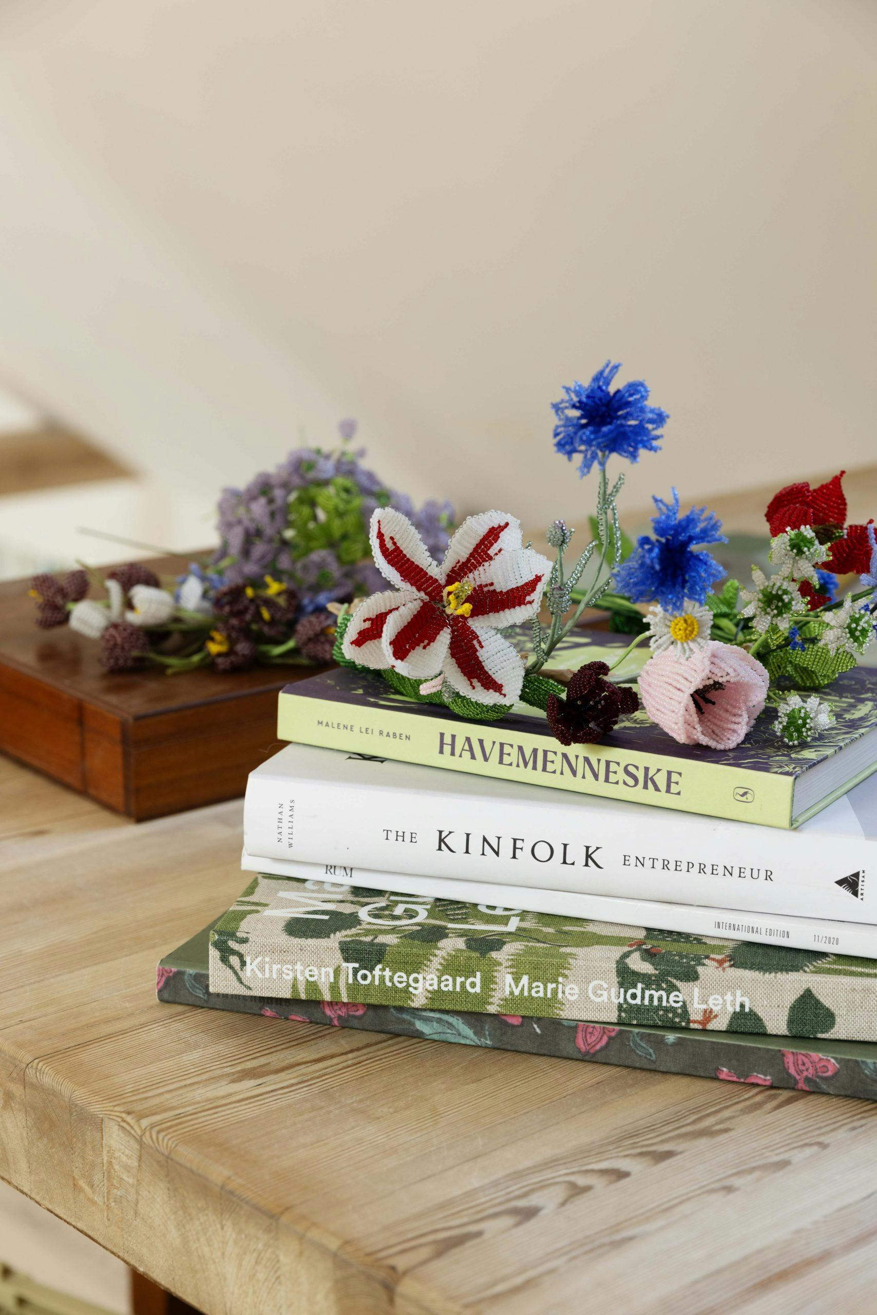 KatrineRoug240405 Bøker og blomster